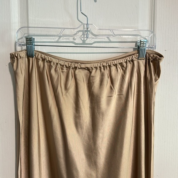 Slip Skirt - Picture 3 of 5